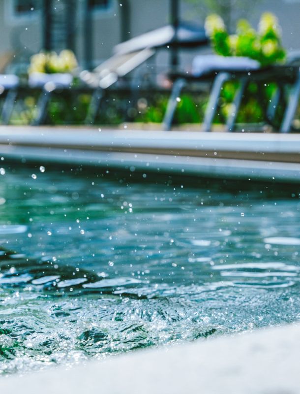 Garten-Spa mit Naturbadeteich